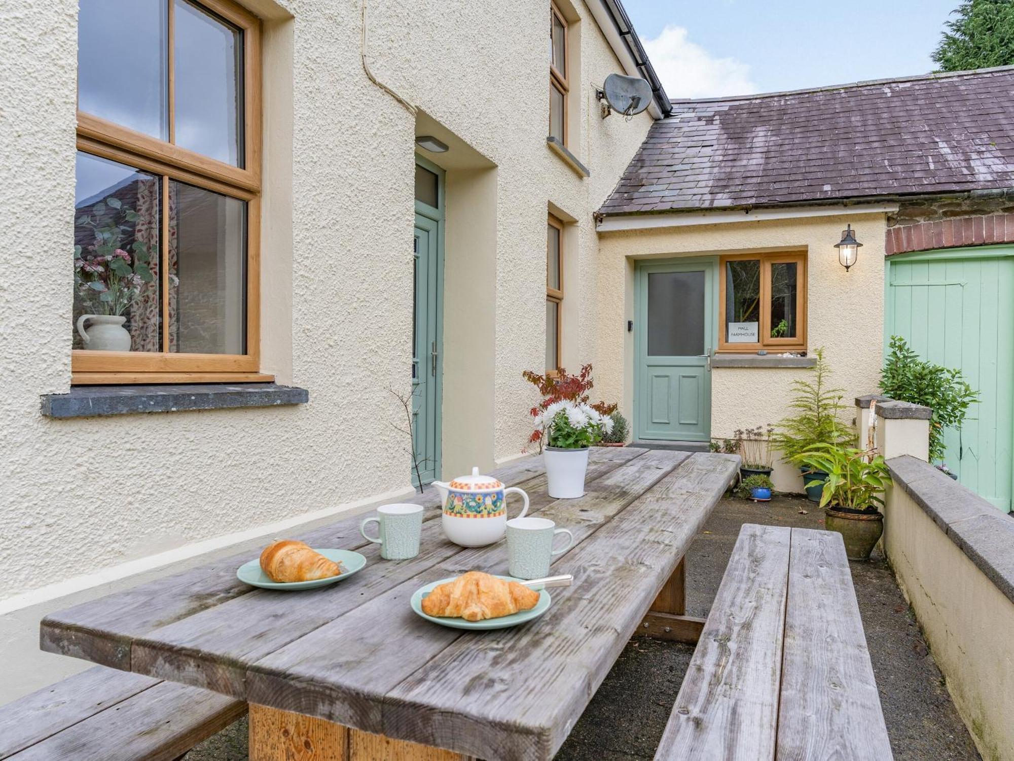 Pwll Farmhouse Llanllawdog المظهر الخارجي الصورة